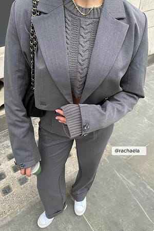 Grey Blazer court coupe carrée