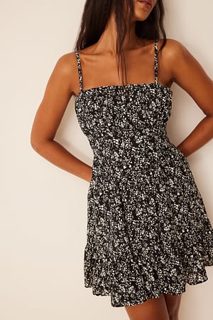 Black Flower Print Mini robe à détails volants