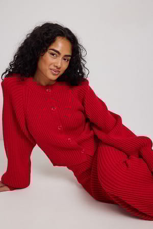 Red Cardigan en maille côtelée à épaulettes