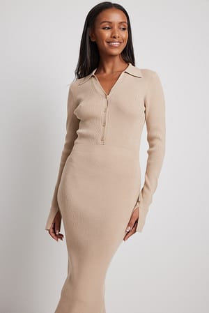 Oxford Tan Robe mi-longue en maille côtelée à manches longues