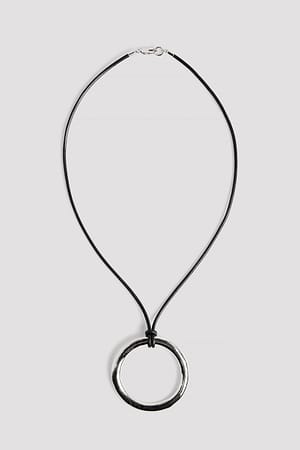 Black/Silver Collier à pendentif anneau