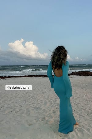 Turquoise Maxi robe en tricot à dos ouvert