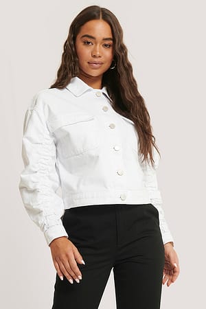White Sara Sieppi x NA-KD Veste en jean à détails sur les manches