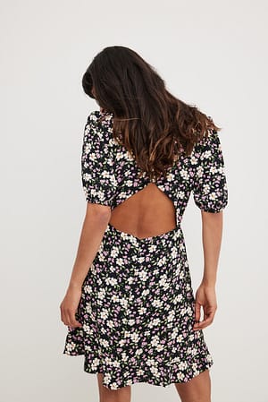 Flower Print Robe mini dos nu à manches courtes