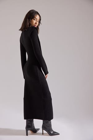Black Robe mi-longue en maille à détail sur les épaules