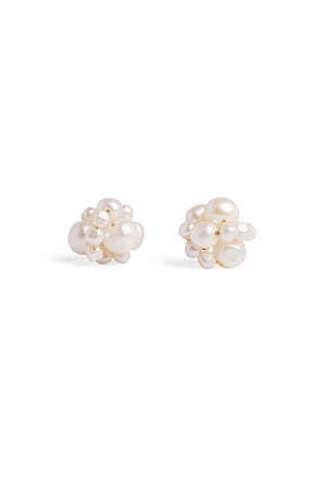 White Petites boucles d'oreilles en grappe avec perles