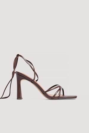 Brown Chaussures à talon carré et bride