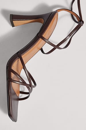 Brown Chaussures à talon carré et bride