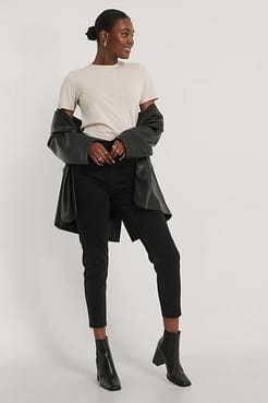 Basic Cotton Roundneck T-shirt Outfit.