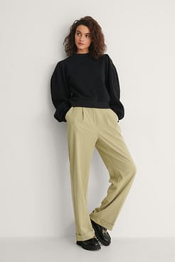 Puff Sleeve Sweatshirt Outfit.