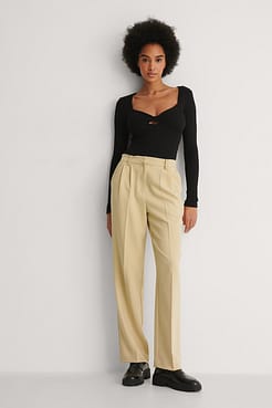 Ribbed Front Twist Top Outfit