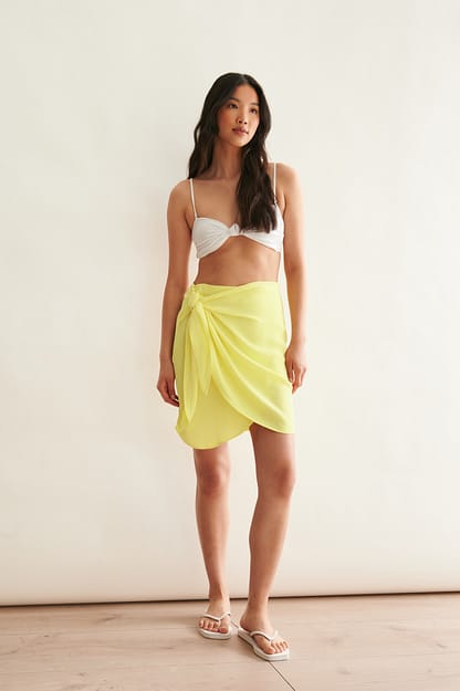 Yellow Jupe courte nouée style sarong
