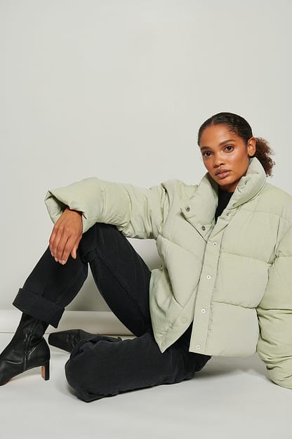 Beige Veste courte matelassée boutonnée recyclée