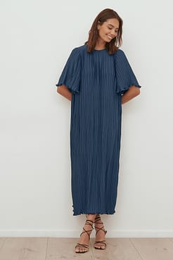 Wide Sleeve Maxi Dress Outfit.