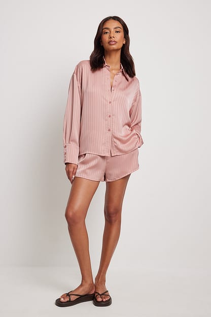 Rose Chemise surdimensionnée en satin