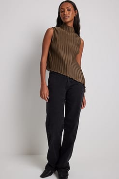 Asymmetric Plissé Top Outfti.