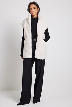 Long Zipped Teddy Vest Outfit