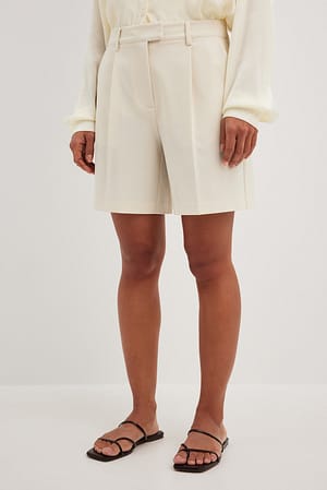 Cream Short de ville