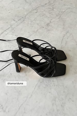 Black Sandales à talon entonnoir avec lanières