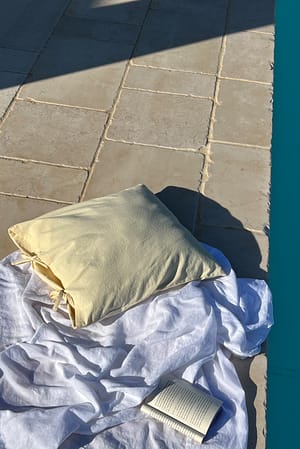 Light Yellow Housse de coussin nouée en coton