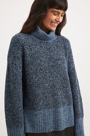 Black/Blue Pull en tricot à col roulé