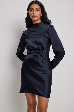 Dark Blue Robe courte en satin à détail torsadé