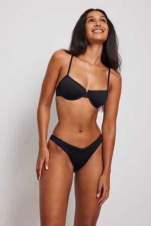 Black Culotte de bikini taille haute en V