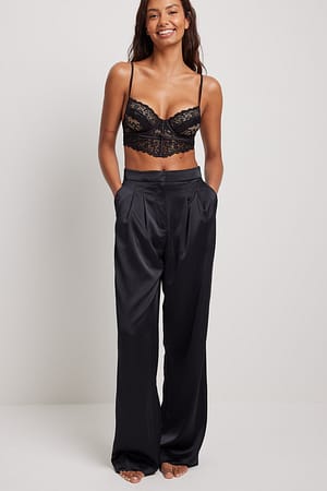Black Bustier en dentelle et satin à coupe en V
