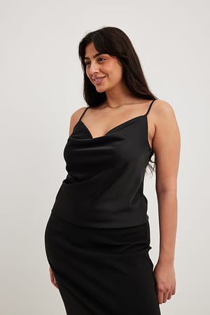 Black Haut en satin à décolleté cascade